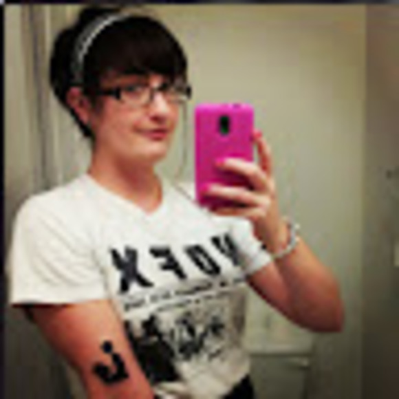 Meet your Posher, Becca - Picture 1 of 1